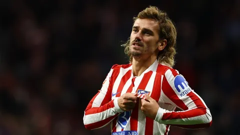 “库里砍下28分7助攻5篮板，勇士惊险击败尼克斯”